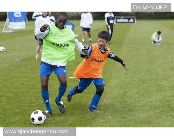 洛扎足球球星拼搏历程展现绿色赛场激情与梦想追逐之路